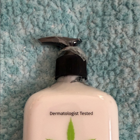 Hempz Vanilla & Coconut Cream Herbal Moisturizer - Picture 3 of 3